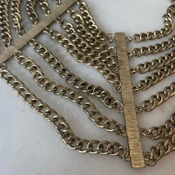 Layered chain necklace in brassy colour - Picture 3 of 3